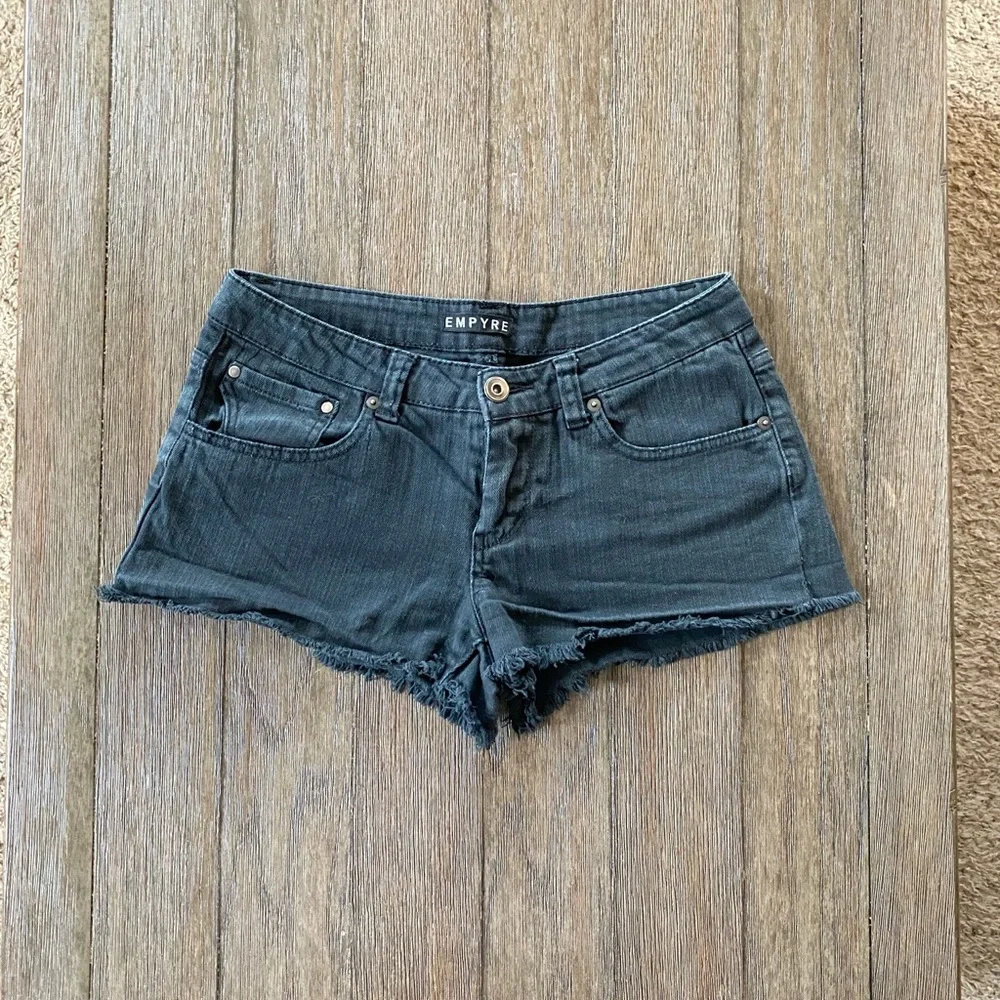 Empyre Shorts - Picture 2 of 7